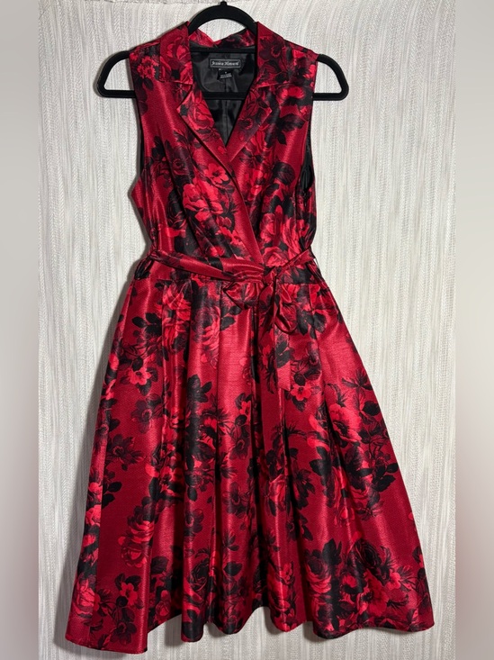 Jessica Howard Dresses & Skirts - Jessica Howard Red and Black Floral Midi Fit-and-Flare Dress